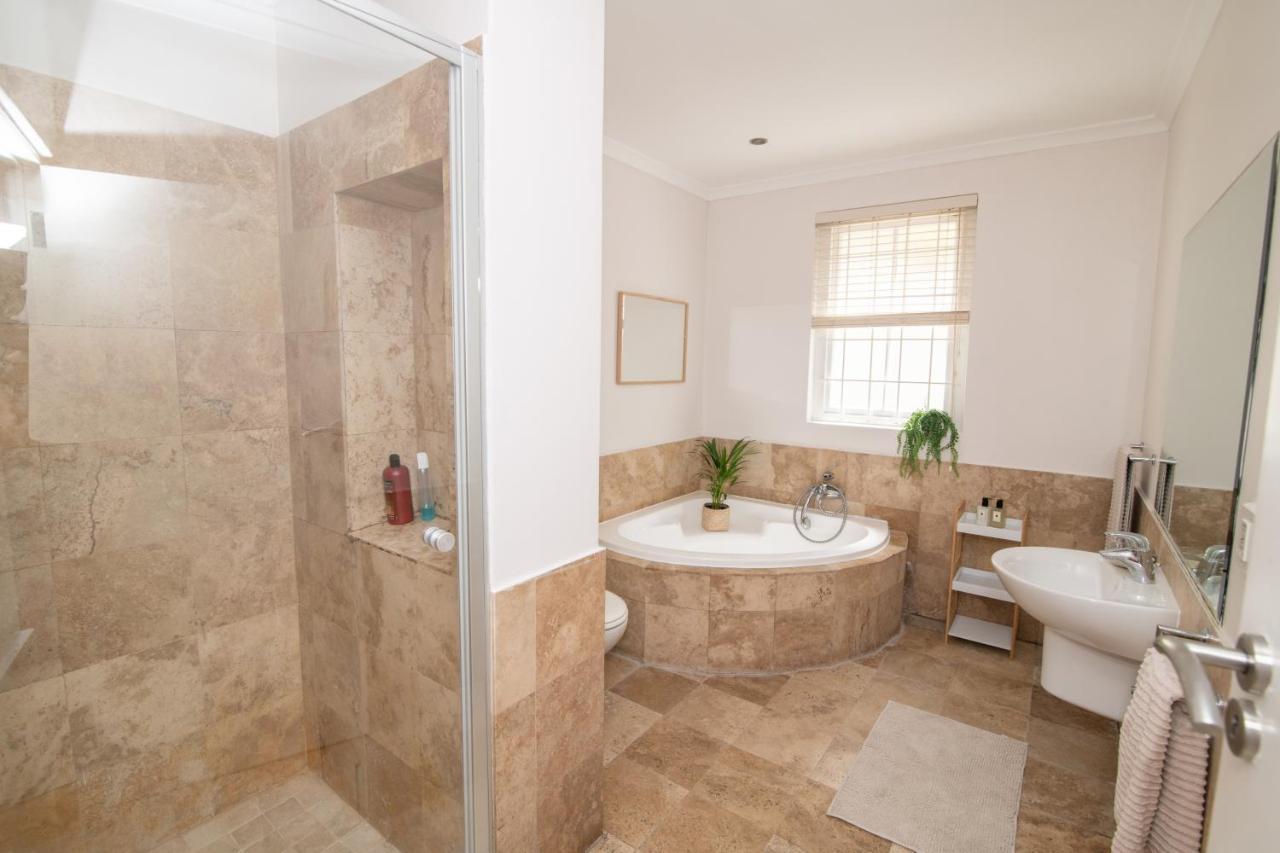 קייפטאון Camps Bay Guest Suite With Private Pool מראה חיצוני תמונה